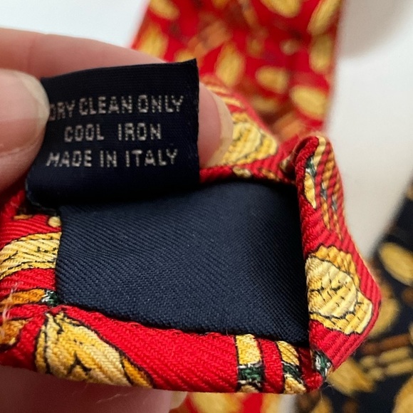 Vintage Italian silk tie tobacco leaves cigars all over print red navy gold (2) - Picture 3 of 5